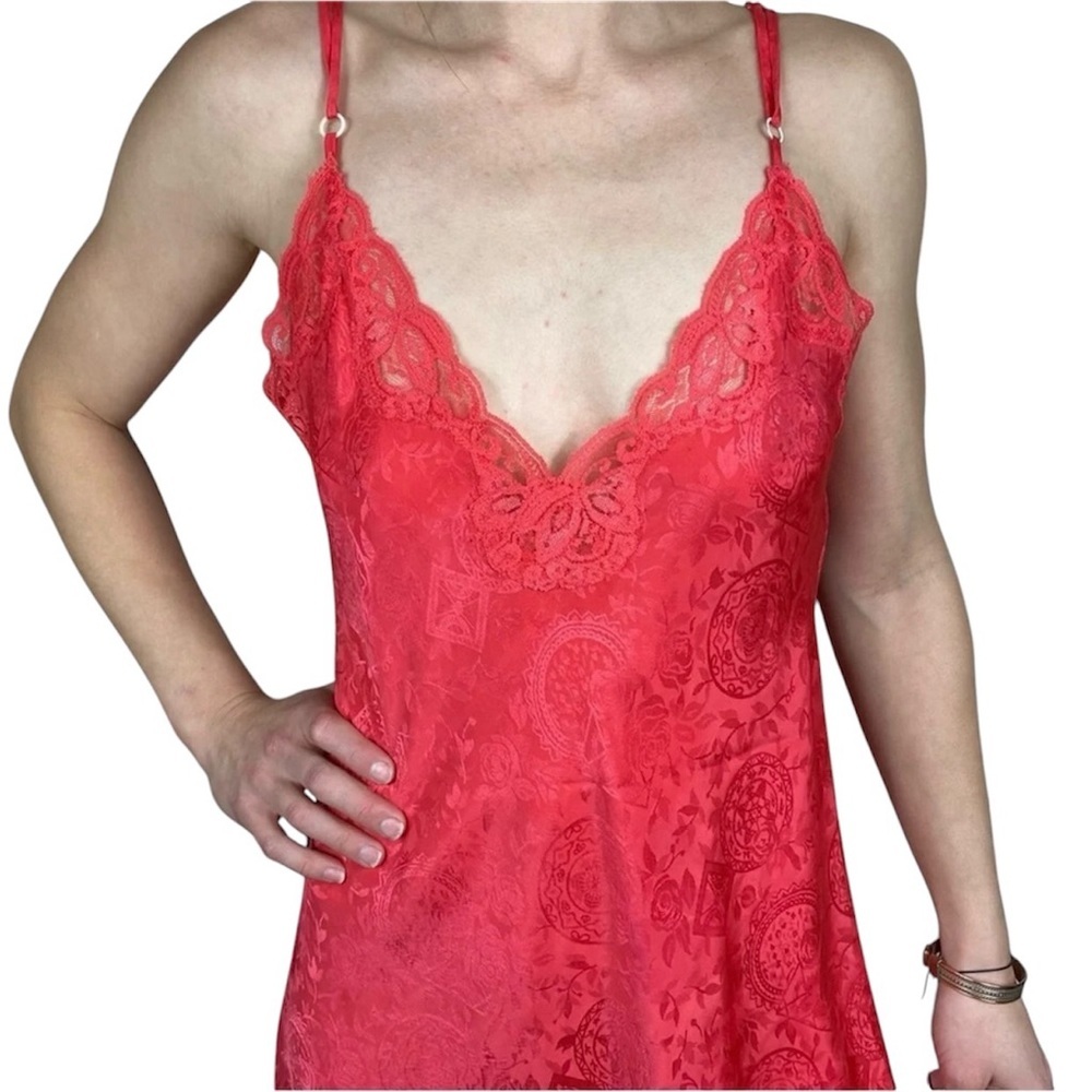 Vintage Victorias Secret Slip - Picture 2 of 5